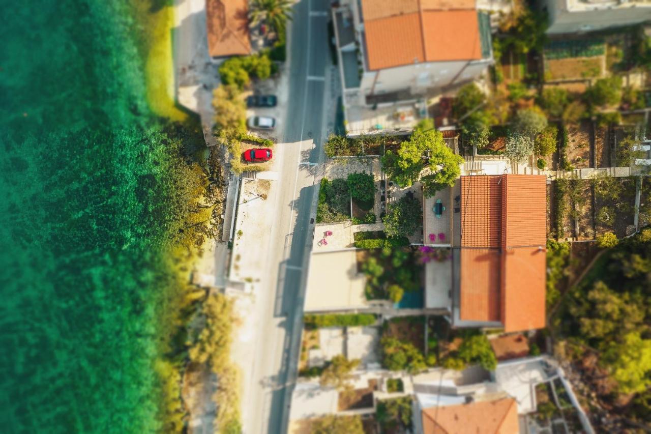 Villa Bua - Beautiful Seafront Apartments Trogir Exterior foto